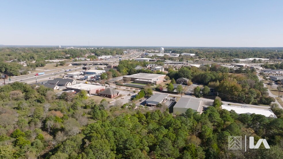 1202 Royal Dr, Conyers, GA à louer - Vidéo sur l’inscription commerciale - Image 2 de 13