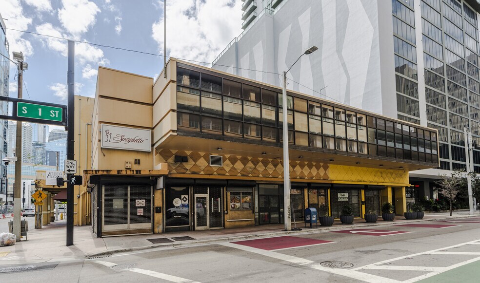 100-108 S Miami Ave, Miami, FL à louer - Photo du bâtiment - Image 2 de 8