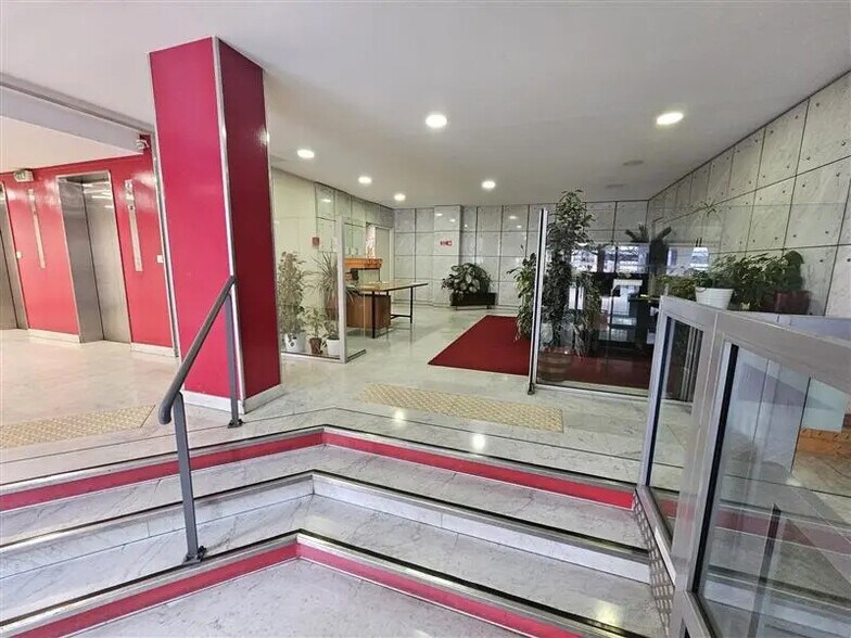 Bureau dans Maisons-Alfort à louer - Photo du bâtiment - Image 1 de 6