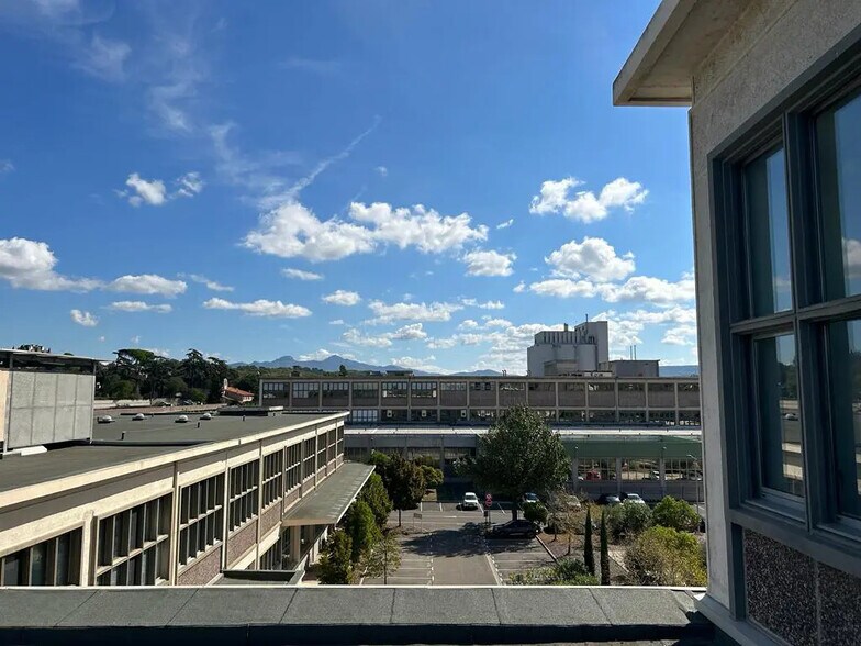 Voie Sans Nom Sans Nom Vallee Verte Prolongee, Marseille à louer - Photo du bâtiment - Image 3 de 13