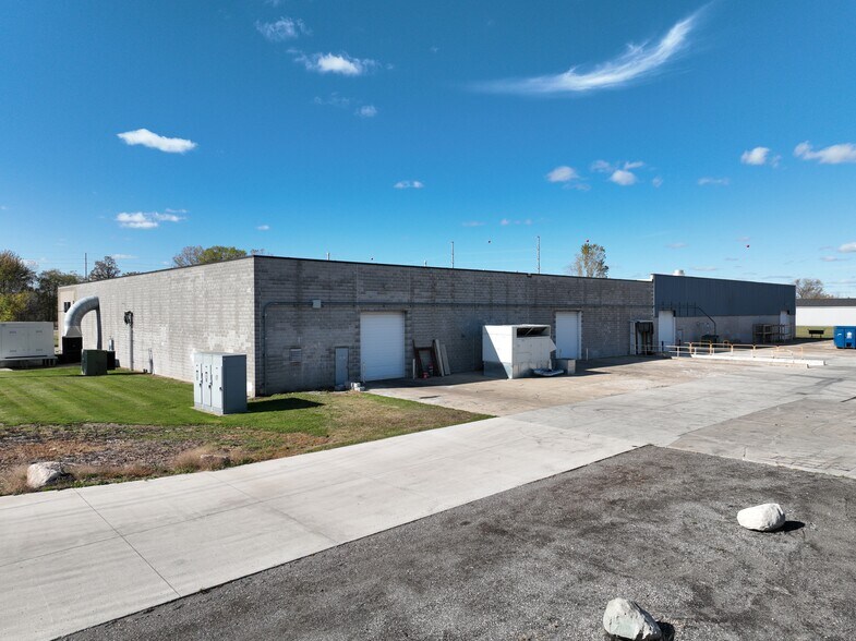 15211 Laethem Dr, Armada, MI à louer - Photo du bâtiment - Image 3 de 6