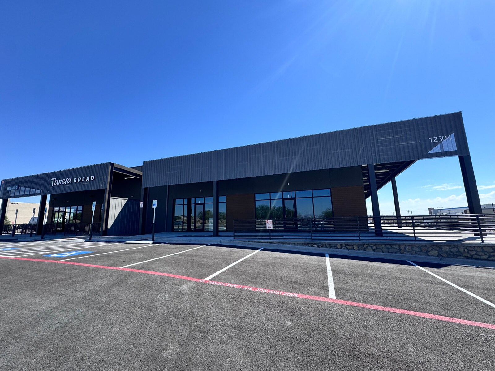 12304 Eastlake Blvd blvd, El Paso, TX à louer Photo du bâtiment- Image 1 de 2