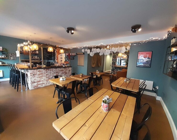 14 Fore Hl, Ely for lease - Interior Photo - Image 2 of 5