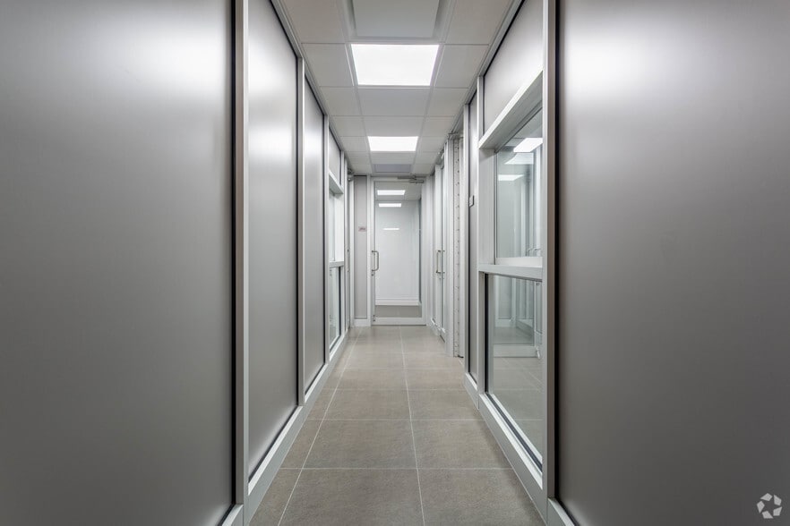 54 W 47th St, New York, NY à louer - Photo du bâtiment - Image 3 de 6