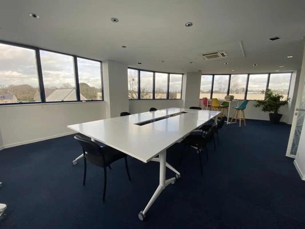 Office in Cesson-Sévigné for lease Interior Photo- Image 1 of 11
