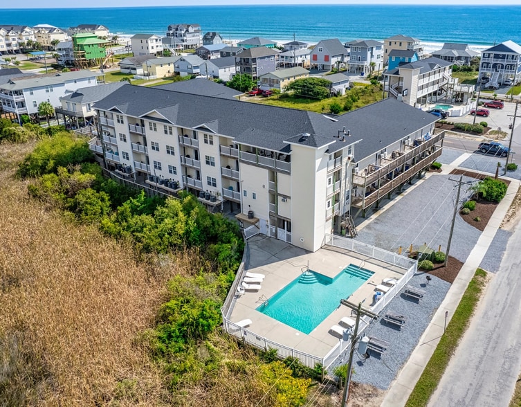 Tiffany's Condotel and Hotel portfolio of 2 properties for sale on LoopNet.ca - Building Photo - Image 3 of 4