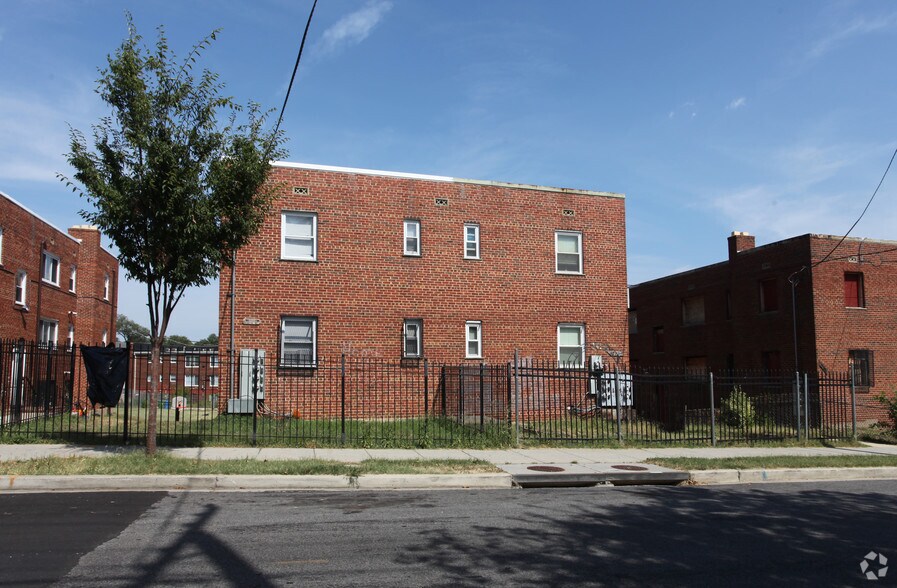 4250 6th St SE, Washington, DC à vendre - Photo du bâtiment - Image 2 de 2