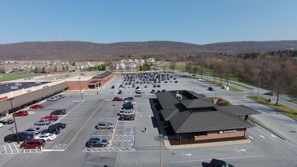 4450 Oakhurst Blvd, Harrisburg, PA à louer - Photo du bâtiment - Image 3 de 7