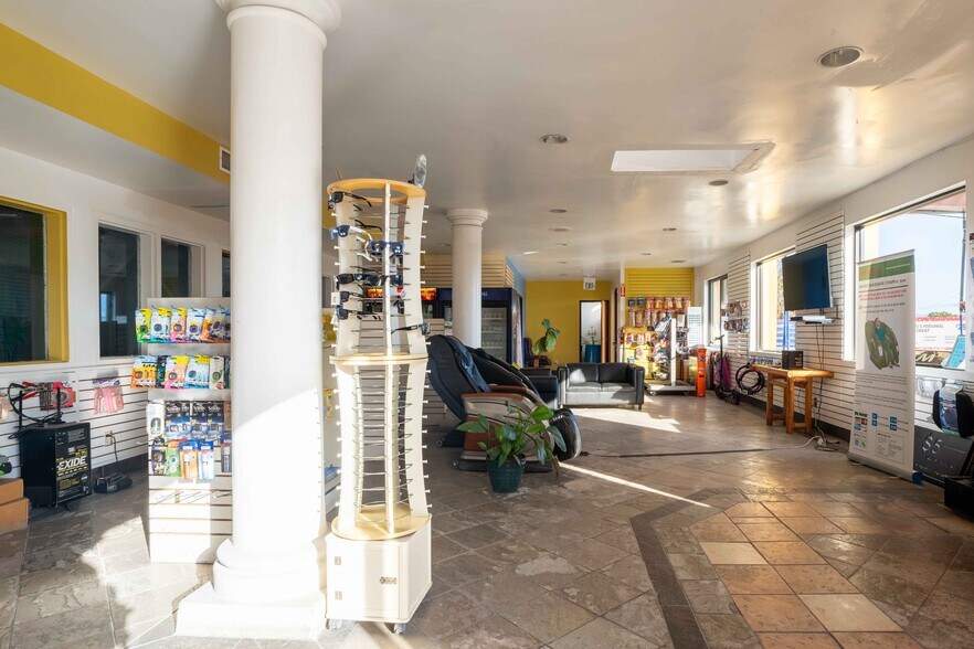 2285 Newport Blvd, Costa Mesa, CA à louer - Photo du bâtiment - Image 2 de 18