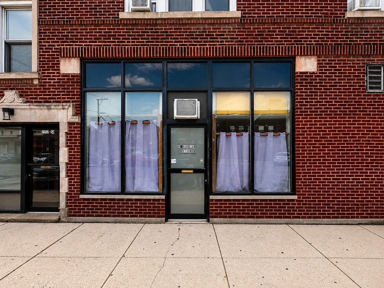 2354 N Saint Louis Ave, Chicago, IL à louer - Photo du bâtiment - Image 2 de 4