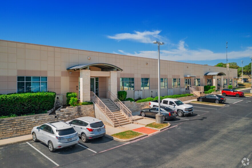 5253 Prue Rd, San Antonio, TX à louer - Photo du bâtiment - Image 3 de 5
