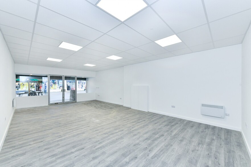 19 Burlington St, Chesterfield for lease - Interior Photo - Image 2 of 4