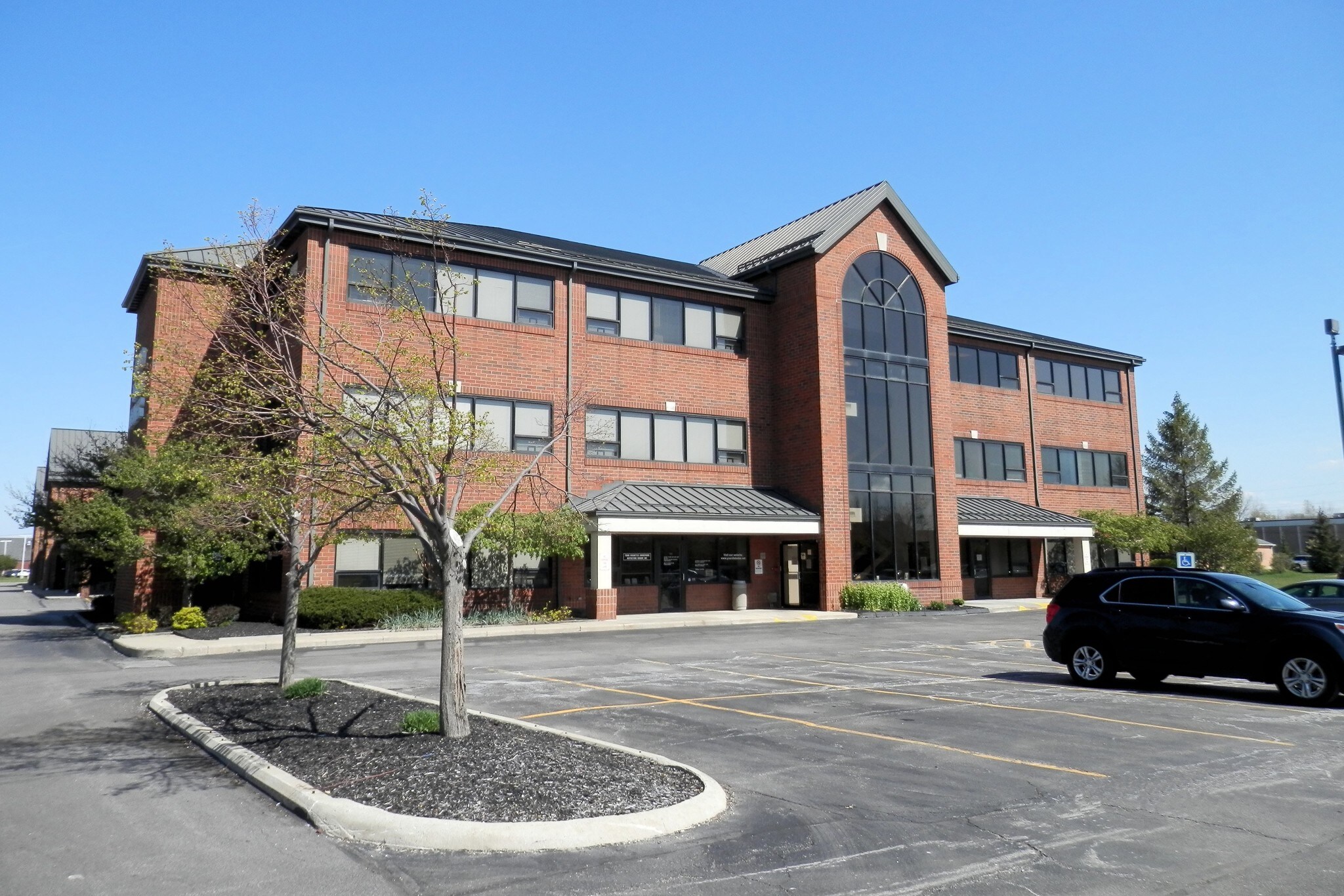 8300 Tyler Blvd, Mentor, OH for lease Primary Photo- Image 1 of 8