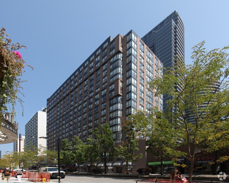 1-5 Carlton St, Toronto, ON à louer - Photo du bâtiment - Image 3 de 6