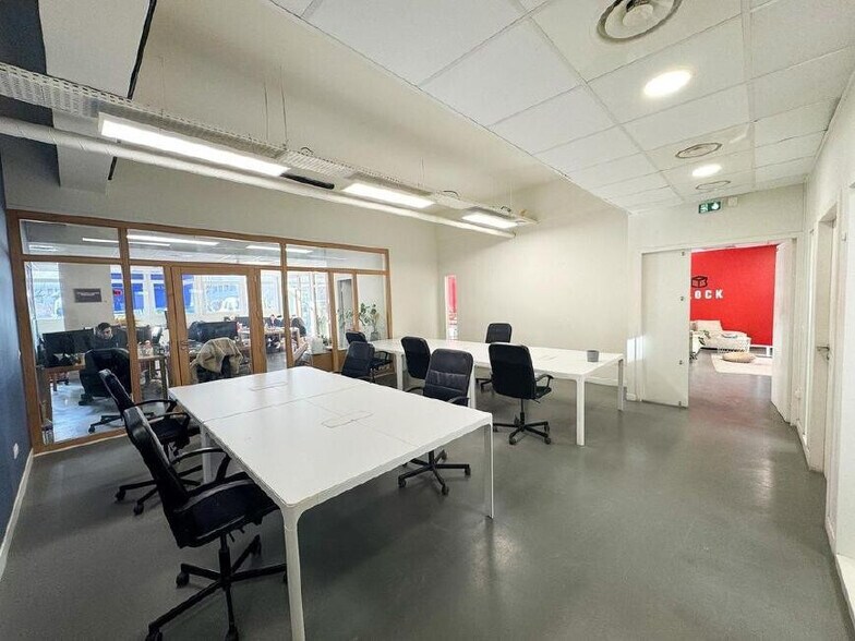21 Rue Médéric, Clichy for lease - Building Photo - Image 3 of 12