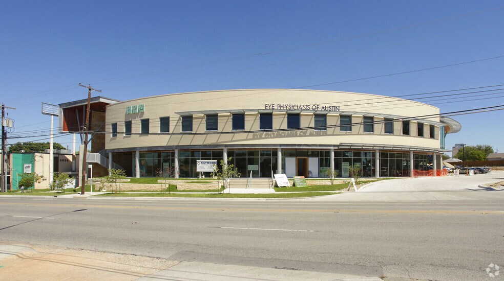 5011 Burnet Rd, Austin, TX à louer - Photo du bâtiment - Image 2 de 2