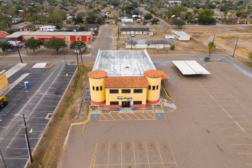 305 Expressway 83, Mission, TX à louer - Photo du bâtiment - Image 2 de 73