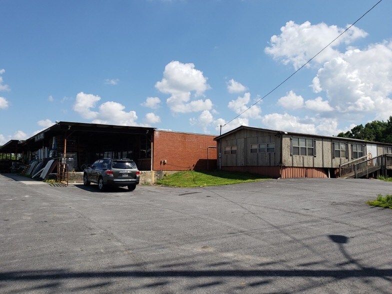 33 SW Lumpkin Campground Rd, Dawsonville, GA à louer - Photo du bâtiment - Image 3 de 11