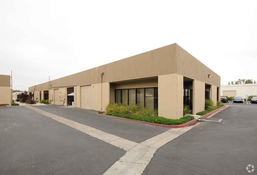 23322 Peralta Dr, Laguna Hills, CA for lease - Building Photo - Image 3 of 6