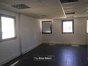 Flex in Vaulx-en-Velin for lease Interior Photo- Image 1 of 1