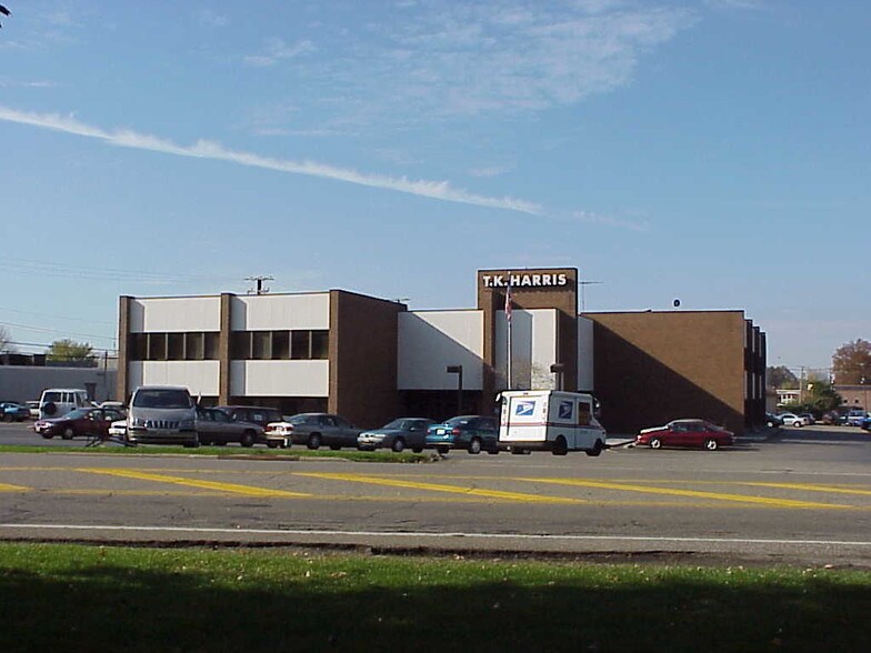 3930 Fulton Dr Nw, Canton, OH for lease - Building Photo - Image 2 of 5