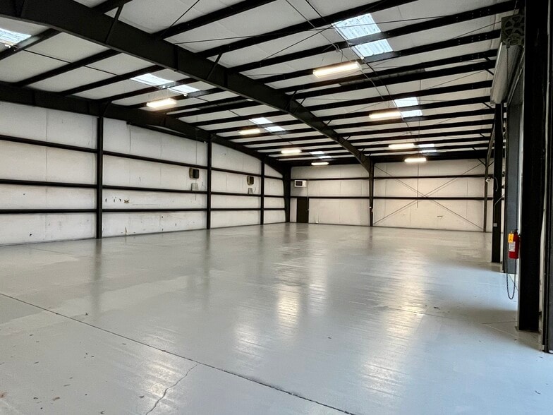 1011 Vista Way, Red Bluff, CA for sale - Building Photo - Image 2 of 6