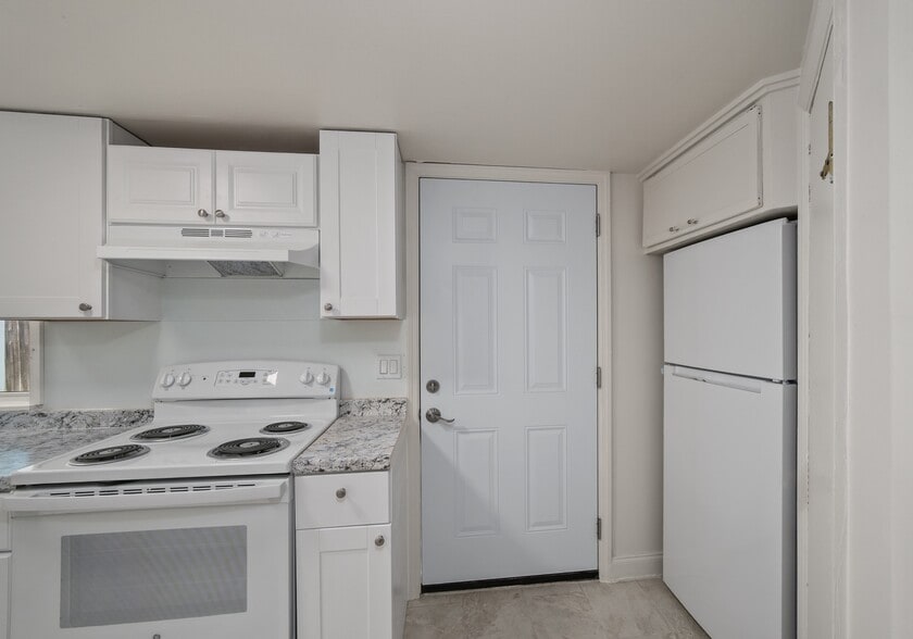 4615 Hesperides, Tampa, FL for sale - Building Photo - Image 3 of 7