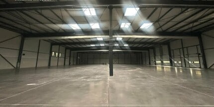 Flex in Saint-Laurent-de-Mure for lease Interior Photo- Image 1 of 12