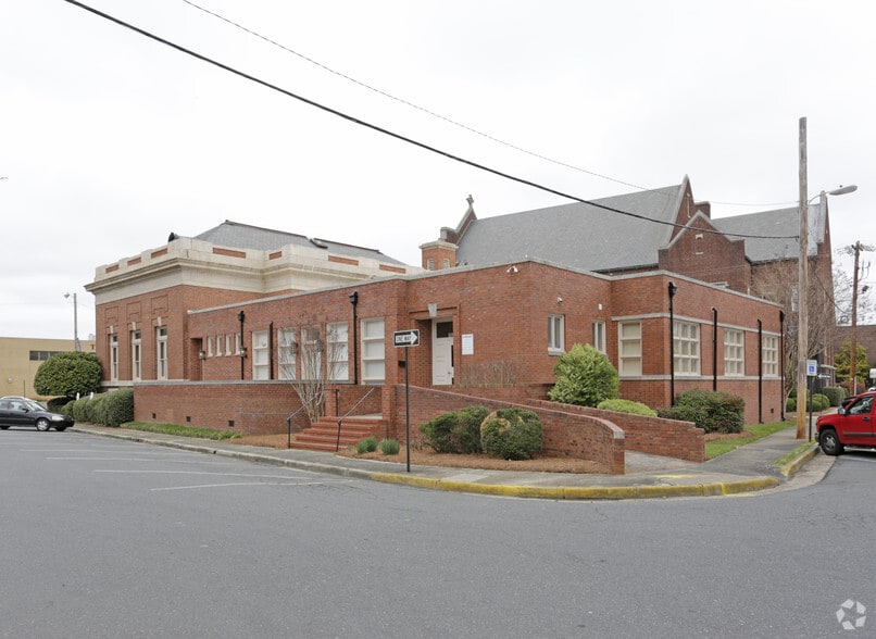 325 S Oakland Ave, Rock Hill, SC à louer - Photo du bâtiment - Image 2 de 6