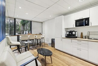 Office in Boulogne-Billancourt for lease Interior Photo- Image 2 of 6