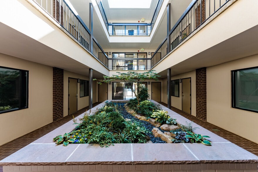 1615 York Rd, Lutherville, MD à louer - Photo du bâtiment - Image 2 de 5