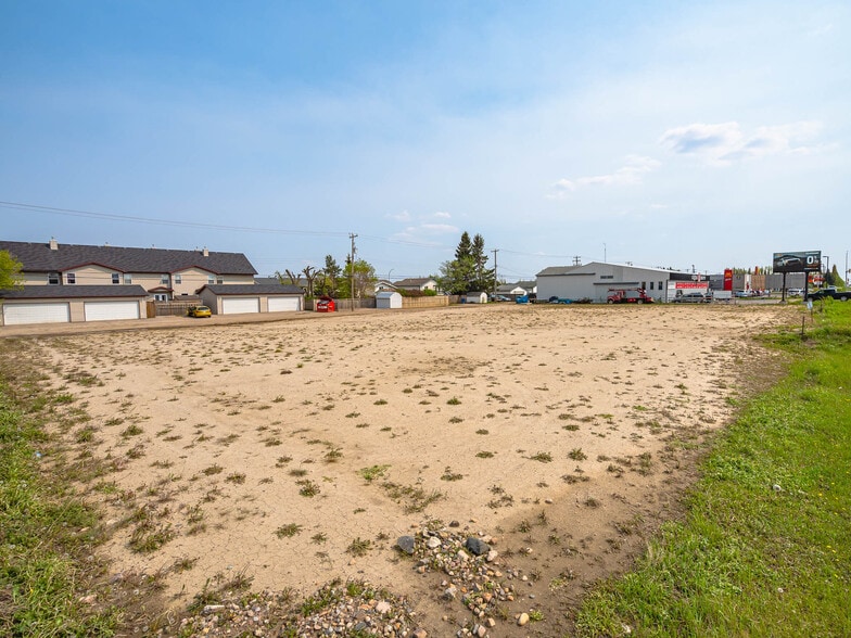 1815 50 Ave, Lloydminster, SK for sale - Building Photo - Image 3 of 11