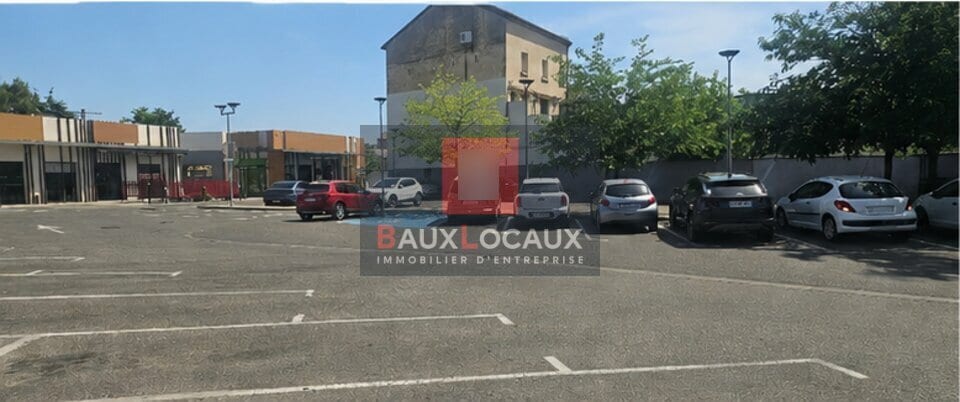 Retail in Carpentras for lease - Building Photo - Image 2 of 3