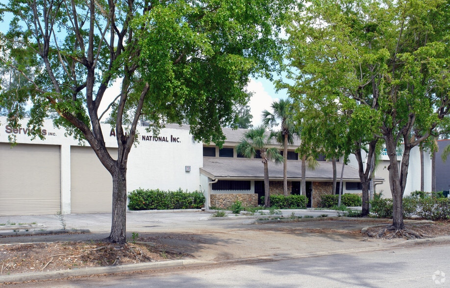 2000-2040 NW 94th Ave, Miami, FL for sale - Building Photo - Image 2 of 29