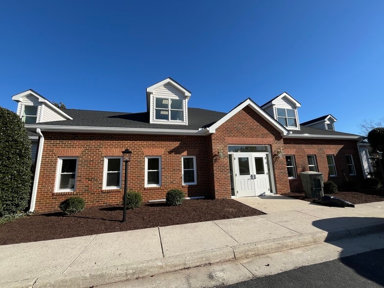 5318 Patterson Ave, Richmond, VA à louer - Photo du bâtiment - Image 1 de 8