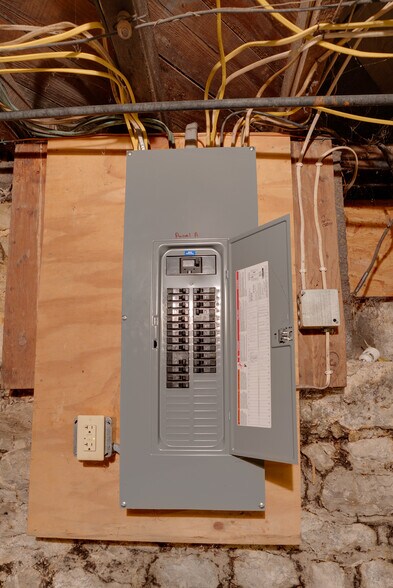 236 N Main St, Milroy, PA à vendre - Photo du bâtiment - Image 3 de 39