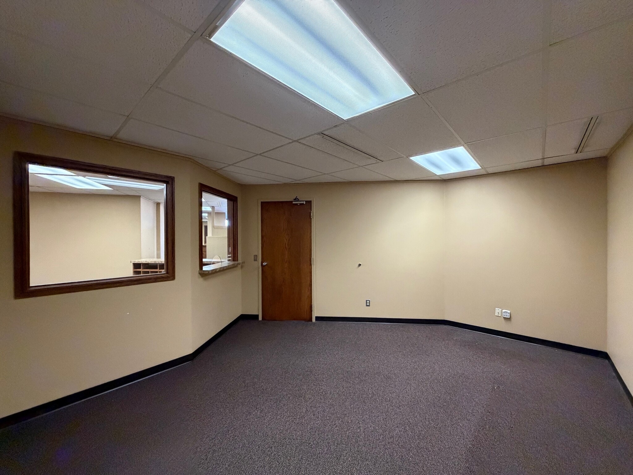 4334 NW Expressway, Oklahoma City, OK for lease Interior Photo- Image 1 of 7