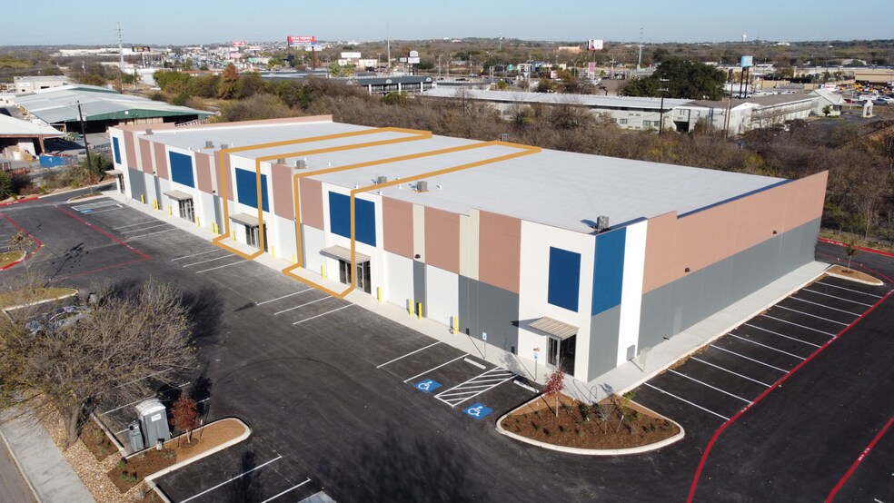 9702 Ball St, San Antonio, TX à louer - Photo du bâtiment - Image 2 de 9