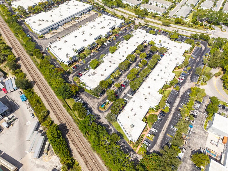 602 S Military Trl, Deerfield Beach, FL à louer - Photo du bâtiment - Image 2 de 31