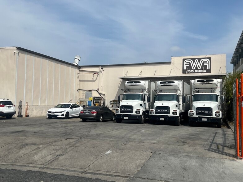 7005 Tujunga Ave, North Hollywood, CA for lease - Building Photo - Image 2 of 11