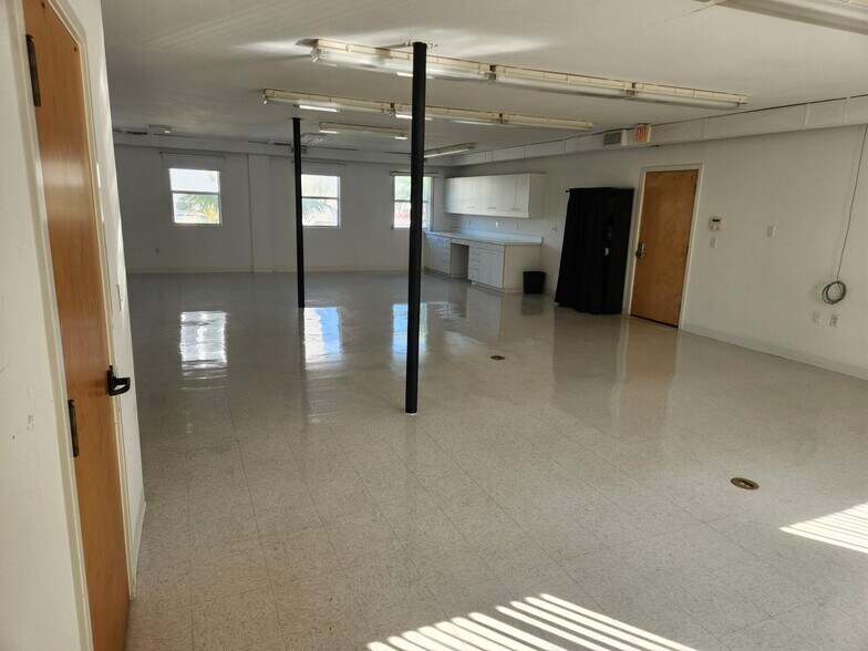 534-538 S Pineapple Ave, Sarasota, FL à louer - Photo du bâtiment - Image 3 de 4