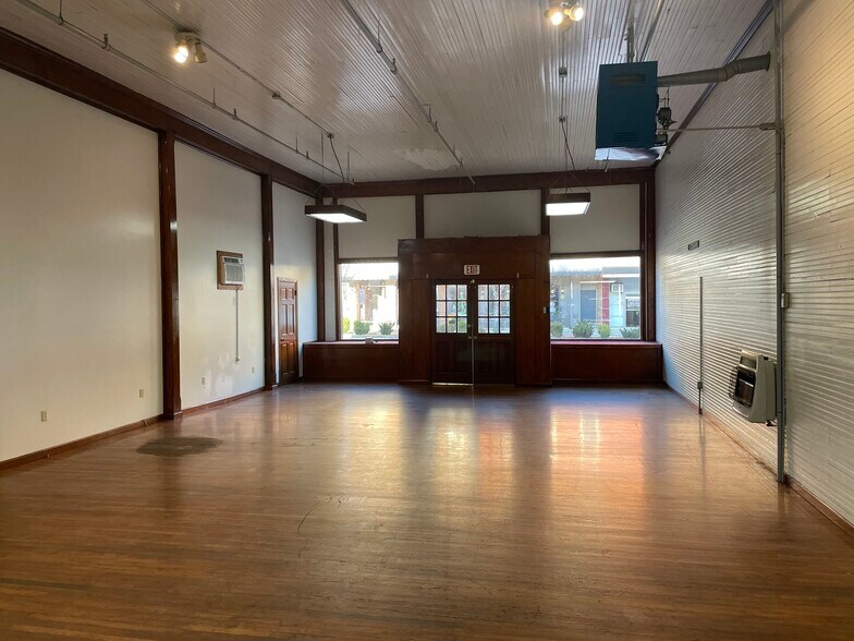 237 S Cedar Ave, South Pittsburg, TN à vendre - Photo du bâtiment - Image 2 de 11