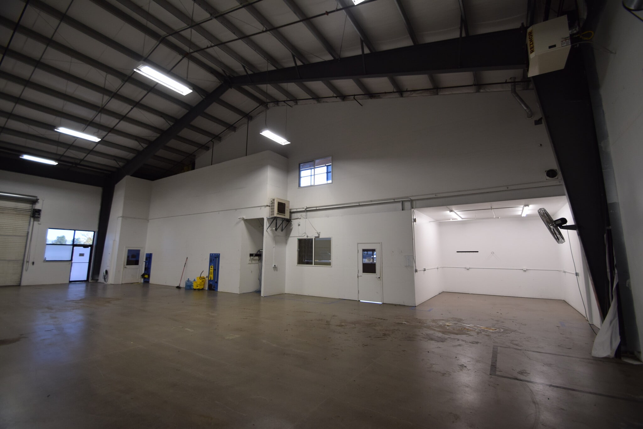 2121 SW Deerhound Ave, Redmond, OR for lease Interior Photo- Image 1 of 8