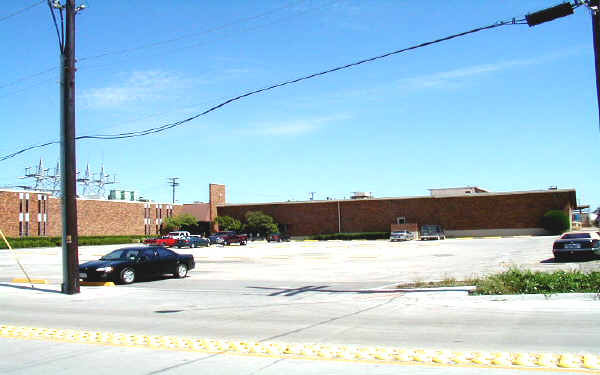 880 F Ave, Plano, TX à louer - Photo du bâtiment - Image 3 de 3