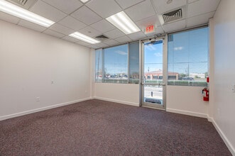 2947 E Broadway St, Pearland, TX for lease Interior Photo- Image 1 of 4