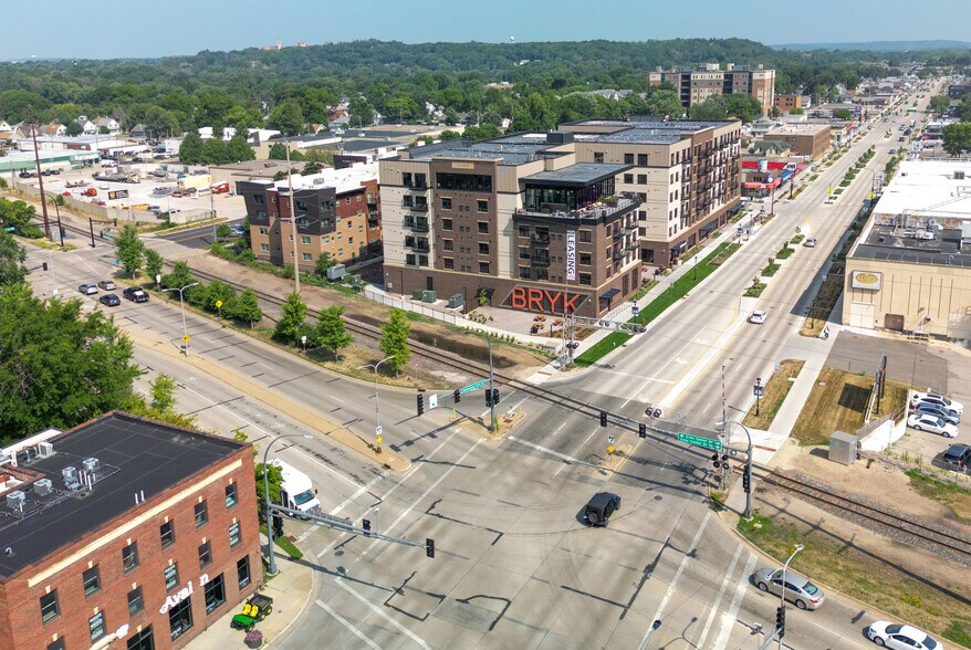 401 Broadway Ave N, Rochester, MN à louer - Photo du bâtiment - Image 3 de 5