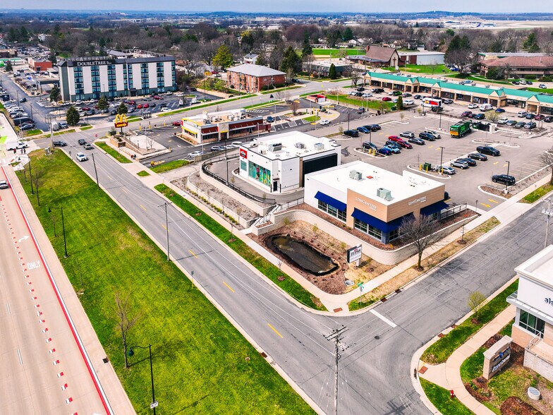 4518 E Washington Ave, Madison, WI à vendre - Photo du bâtiment - Image 3 de 7