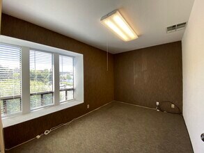 580 Beech Ave, Carlsbad, CA for lease Interior Photo- Image 2 of 7