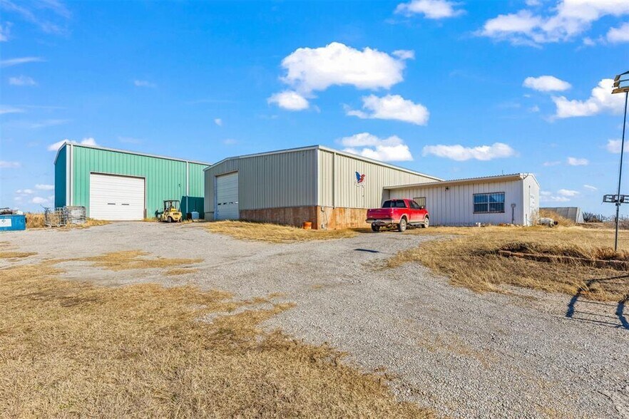 1232 County Road 1390, Chickasha, OK à vendre - Photo du bâtiment - Image 2 de 5