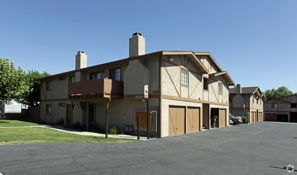 16645 Valencia Ave, Fontana, CA à vendre - Photo principale - Image 1 de 1